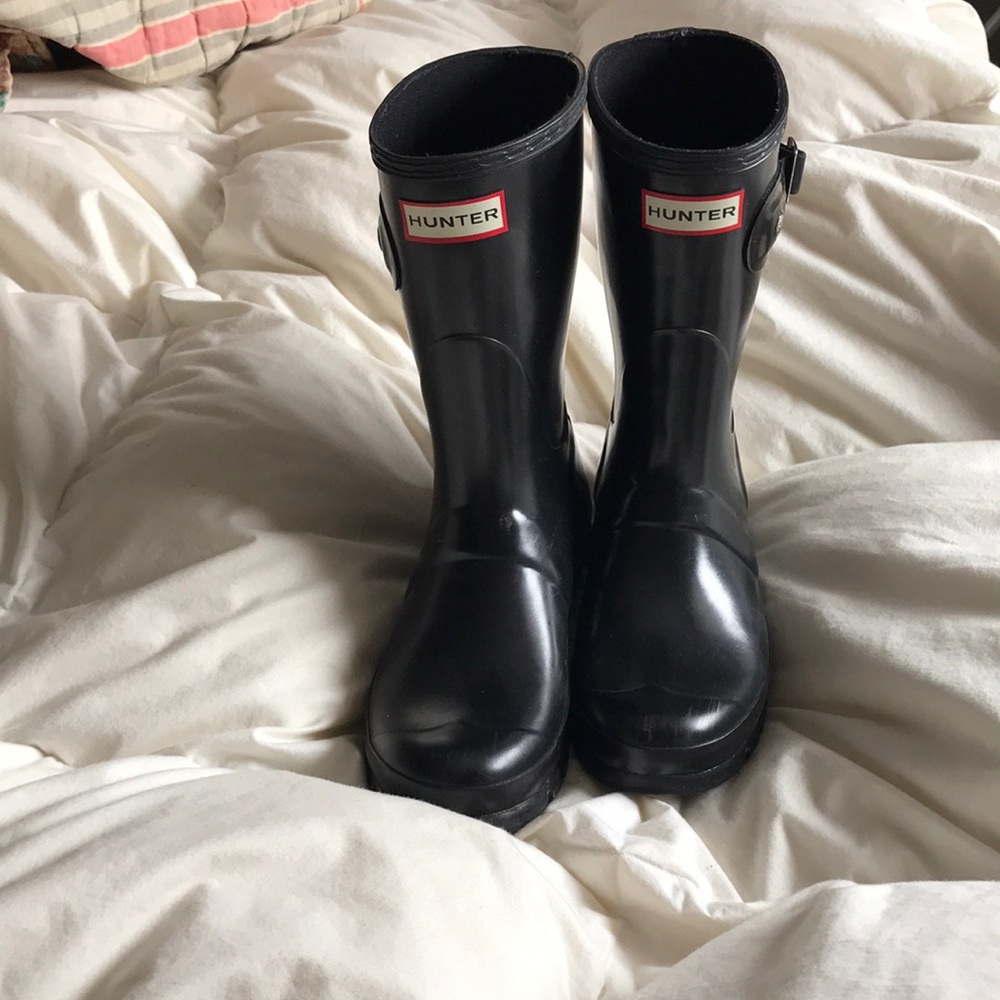 Short gloss hunter rain boots